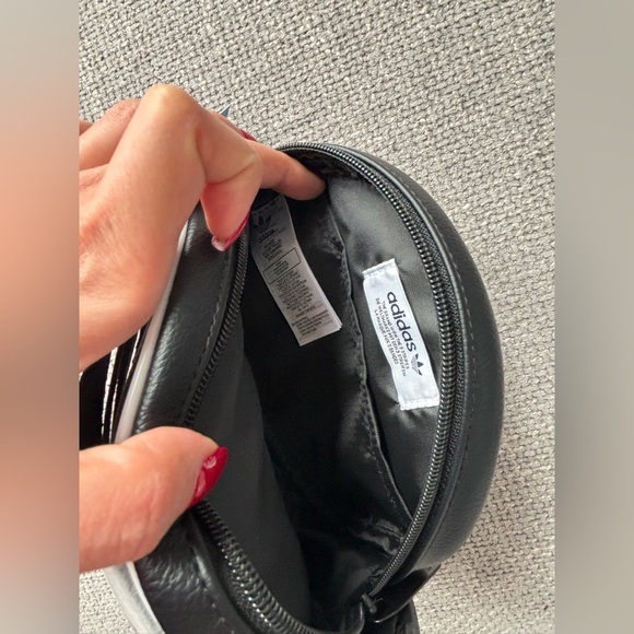 BNWT Adidas Originals Classic Round Crossbody Bag - Black - Picture 10 of 15